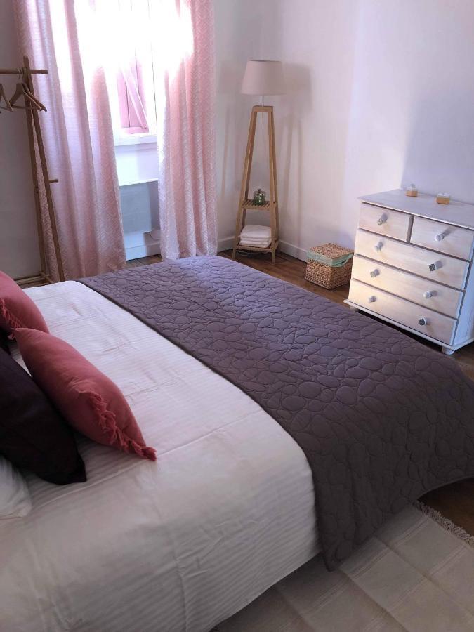 Les Hirondelles Bed & Breakfast Puyoo Exterior photo