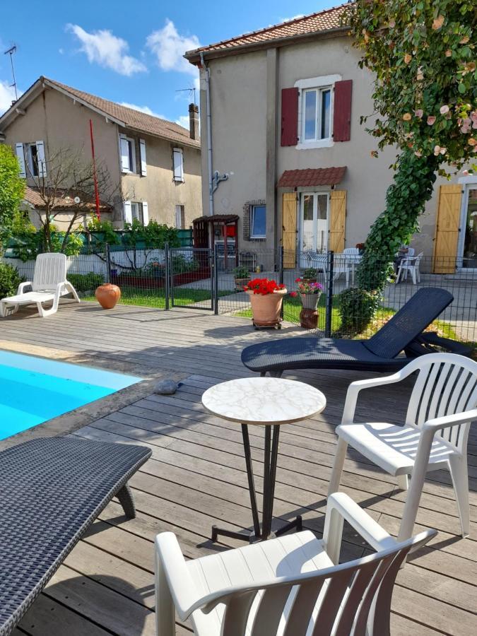 Les Hirondelles Bed & Breakfast Puyoo Exterior photo