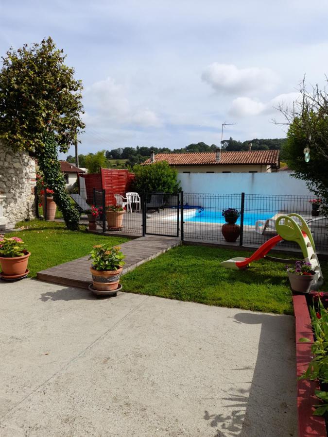 Les Hirondelles Bed & Breakfast Puyoo Exterior photo